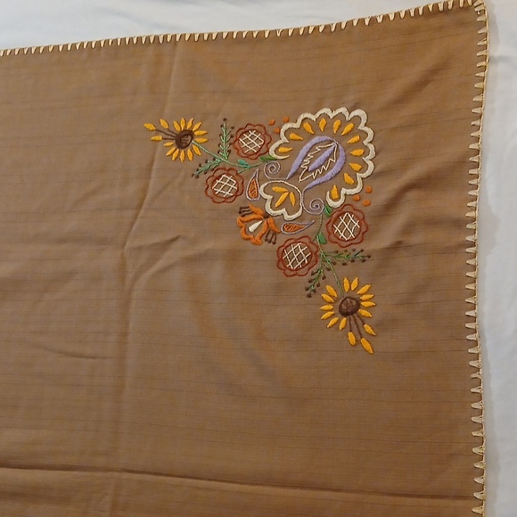 Beautiful Embroidered Tablecloth - Picture 7 of 11